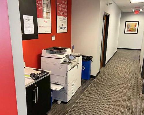 Hallway with printer station in the 迈尔斯堡 office